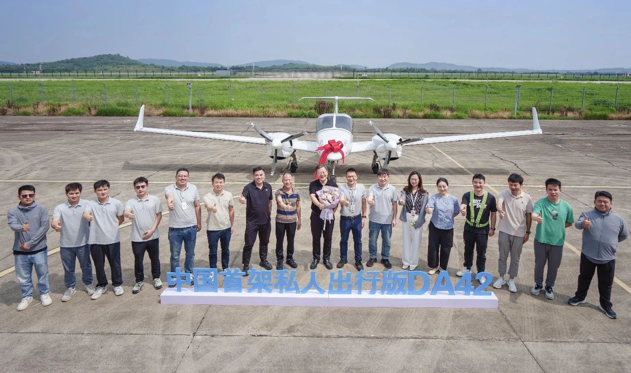 1754893565719383hMmL.jpg 12ec9bbc7cb042842e8de59086760466.jpg